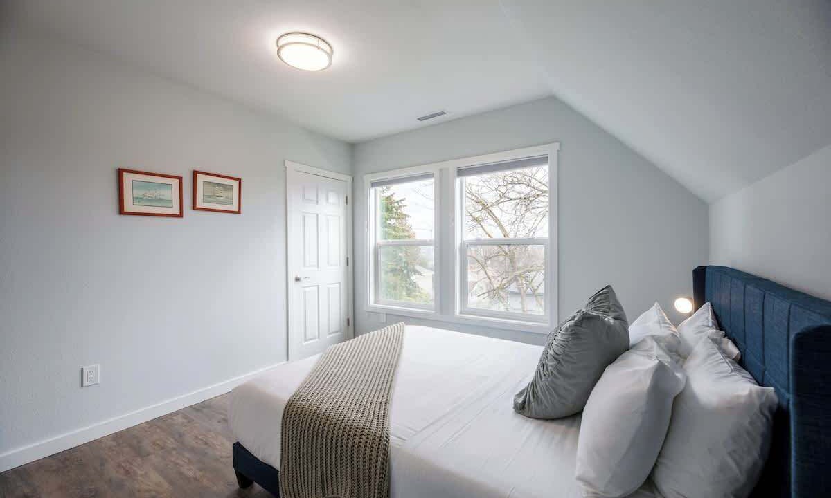 Photo of Bedroom in Minor