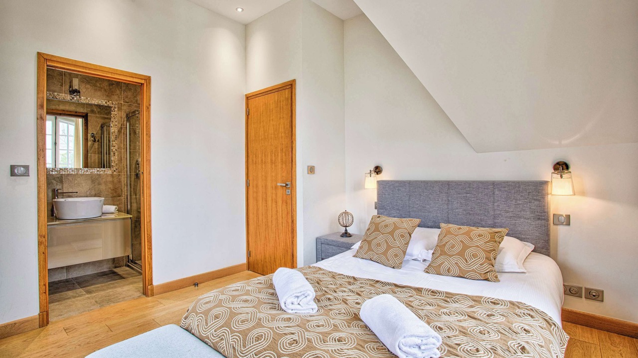 Photo of Bedroom in Deauville City Centre
