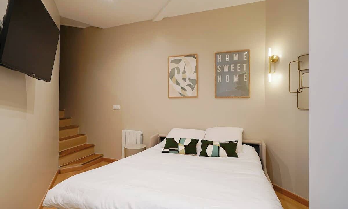 Photo of Bedroom in Quartier du Faubourg-Montmartre
