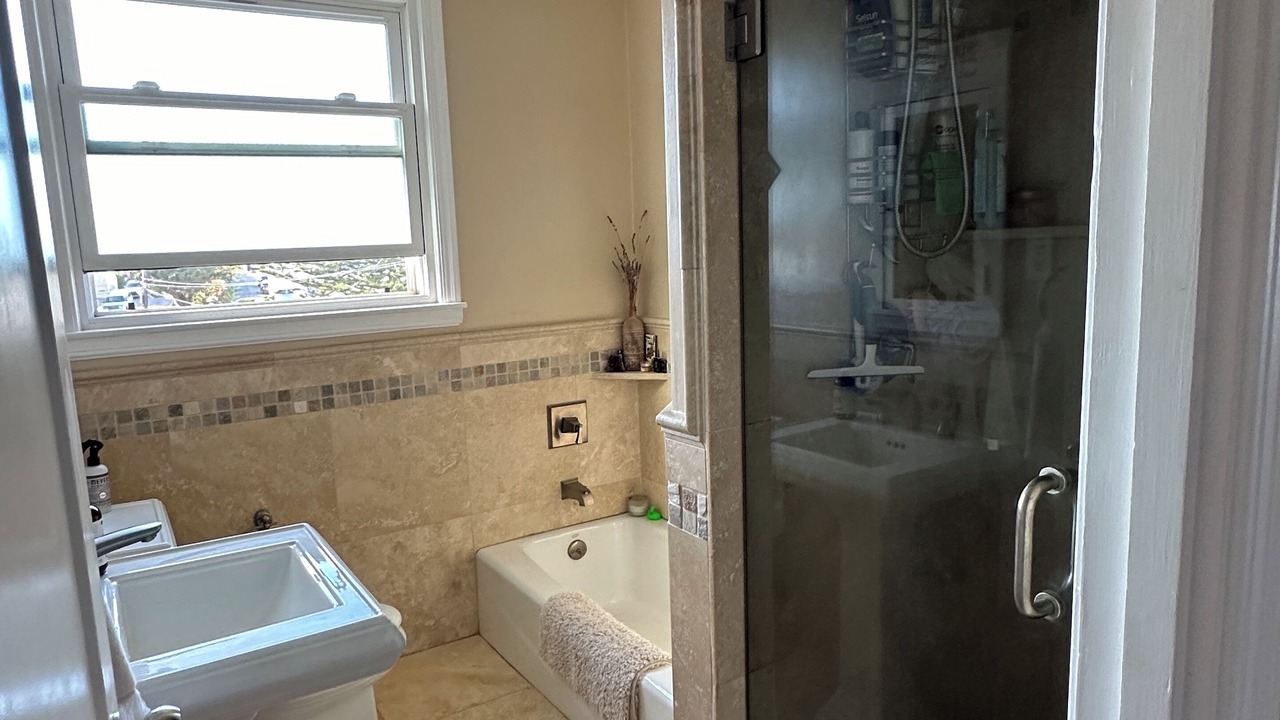 Photo of Bathroom in Crocker-Amazon