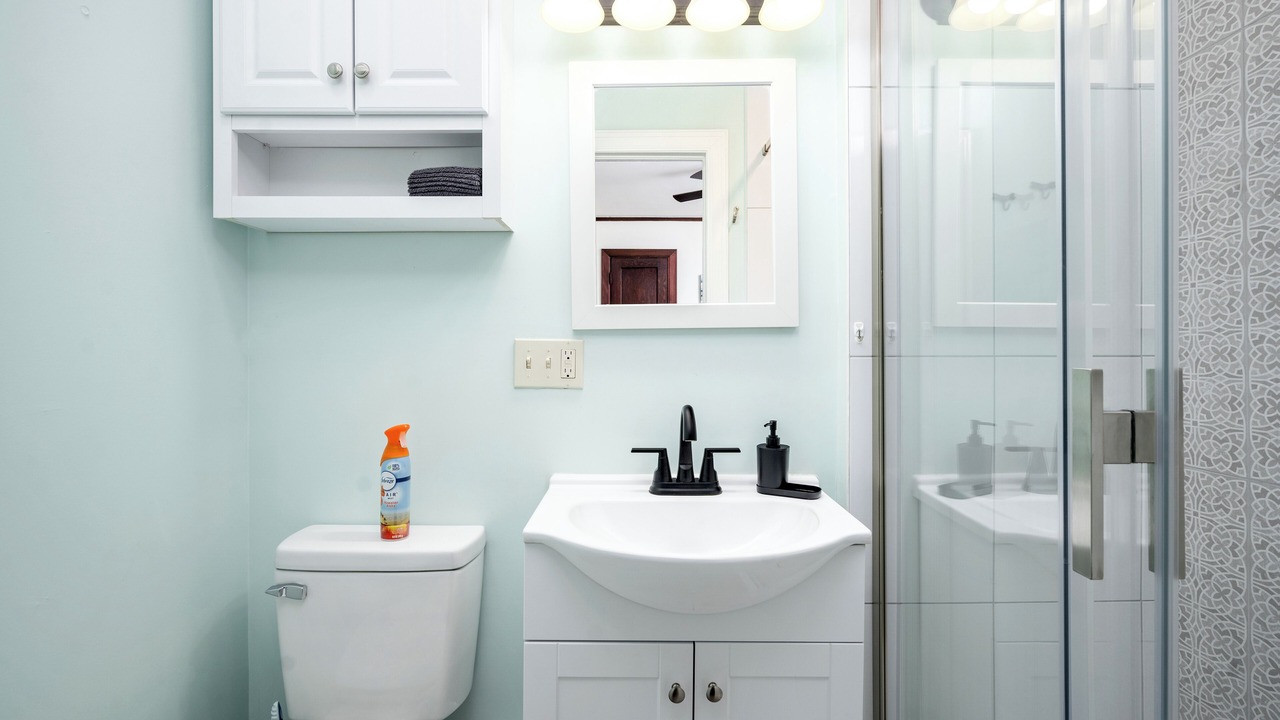 Photo of Bathroom in Cherry Street
