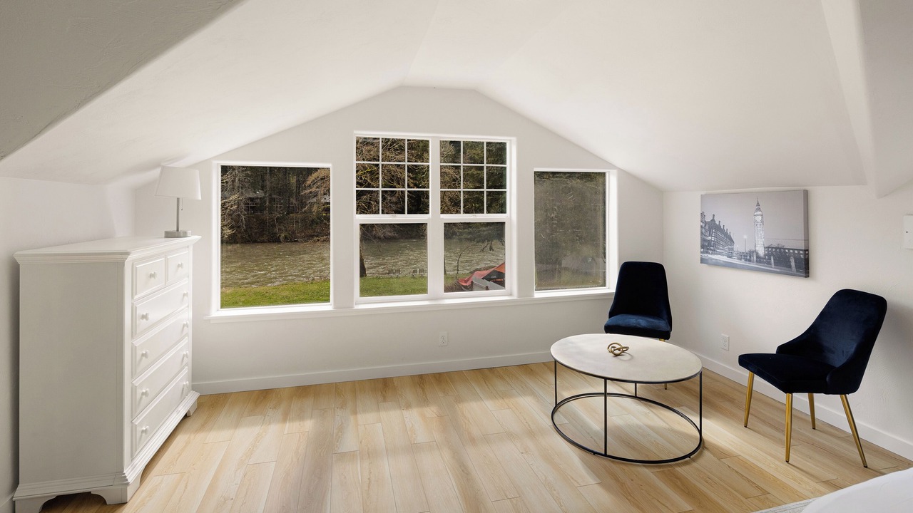 Photo of Bedroom in Leaburg
