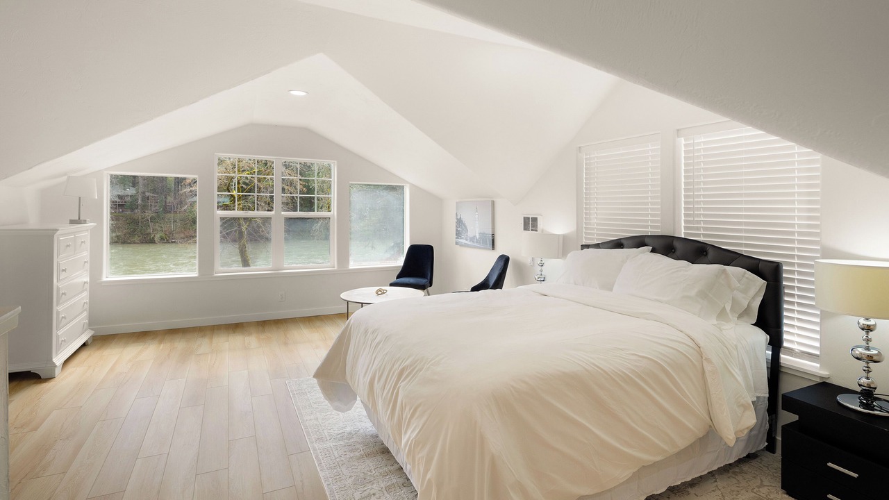 Photo of Bedroom in Leaburg