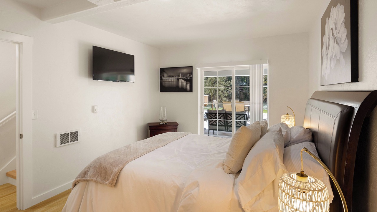 Photo of Bedroom in Leaburg