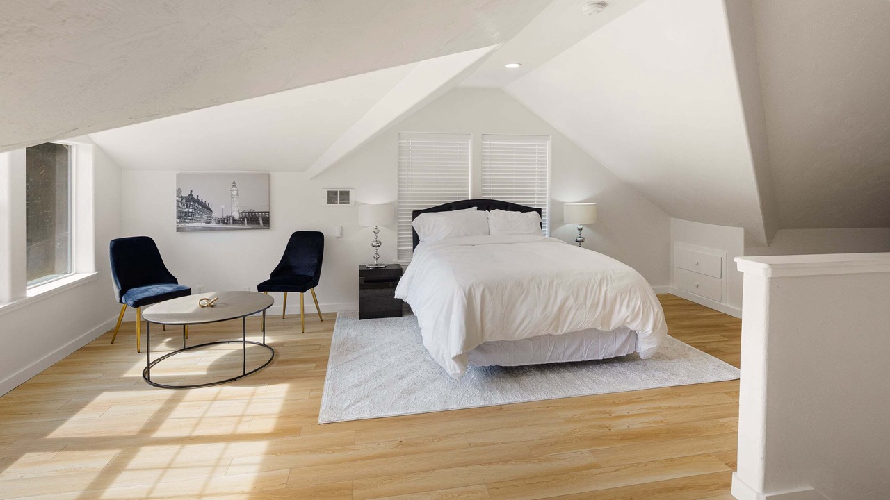 Photo of Bedroom in Leaburg