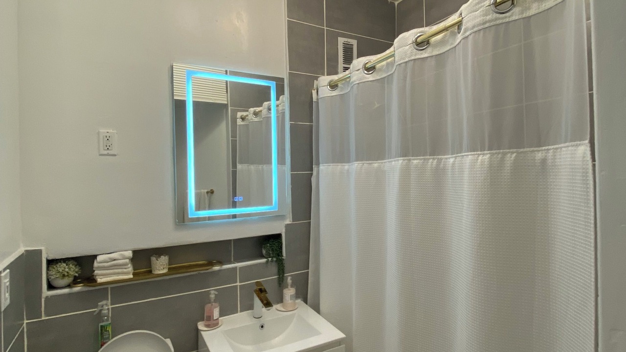 Photo of Bathroom in Central Park North