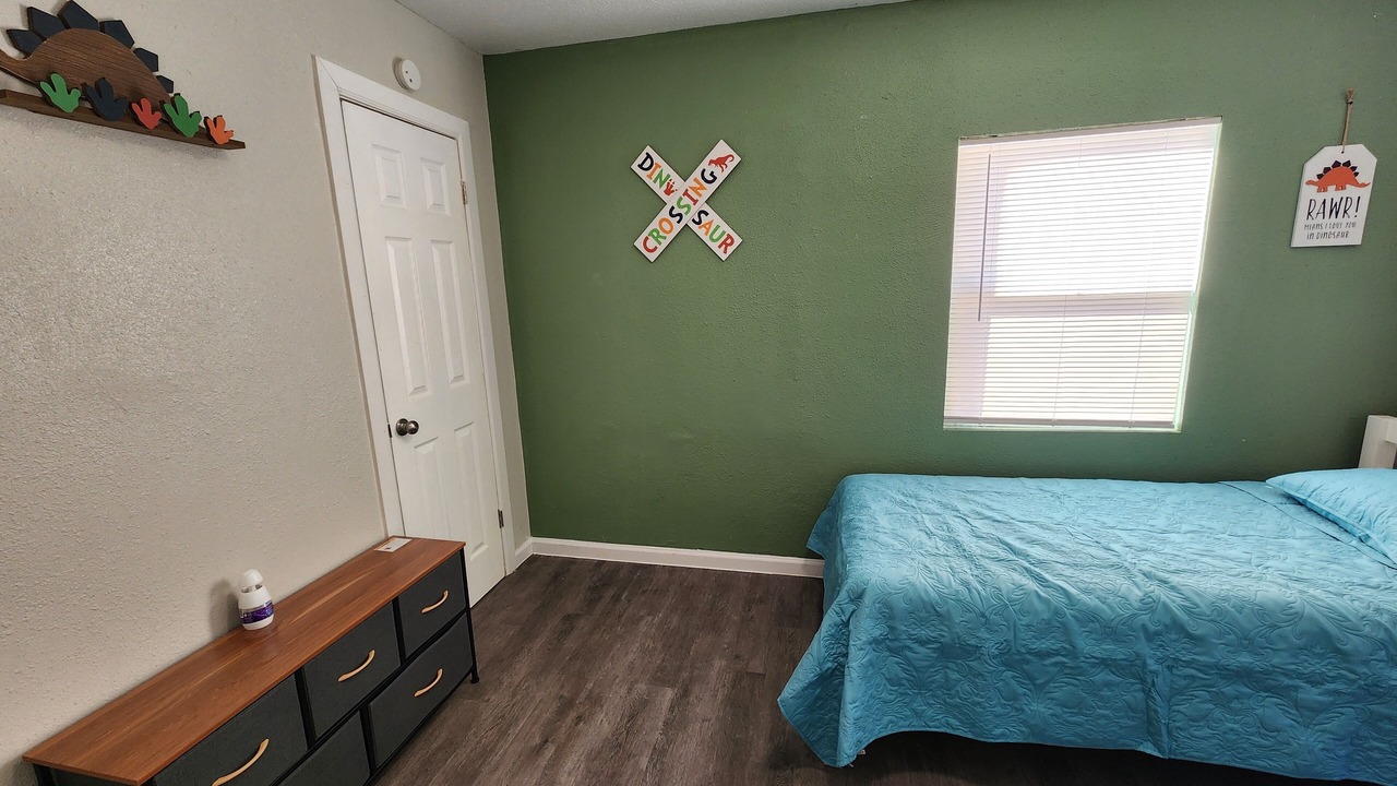 Photo of Bedroom in Timberwolf