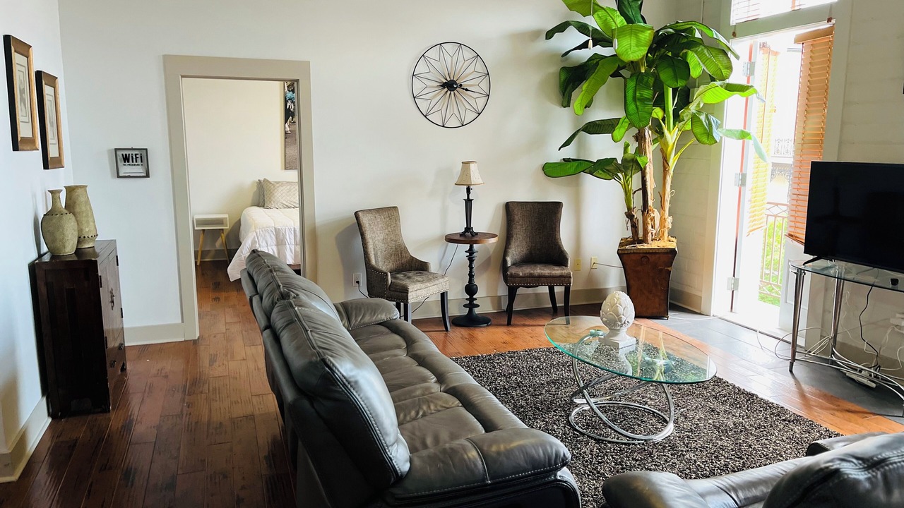 Photo of Livingroom in French Quarter