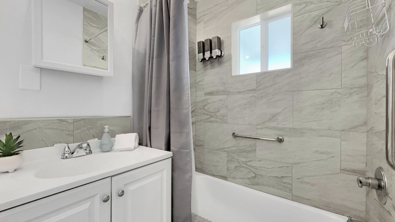 Photo of Bathroom in West Second Street Historic District