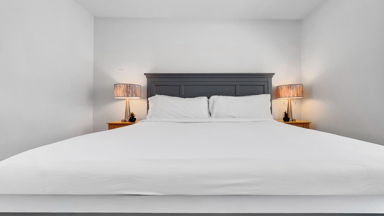 Photo of Bedroom in West Second Street Historic District