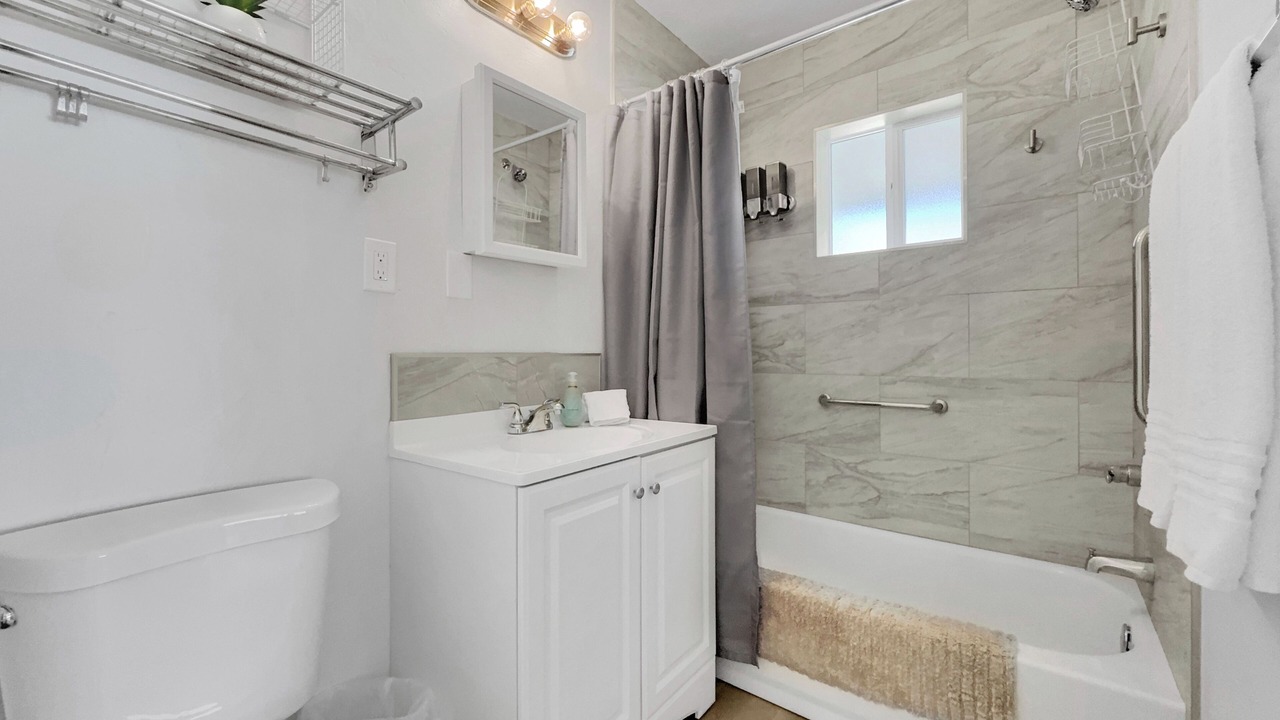 Photo of Bathroom in West Second Street Historic District