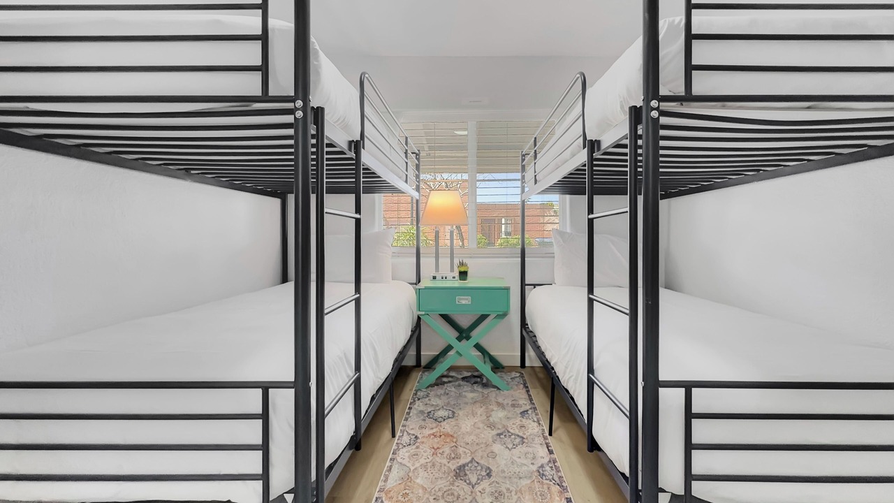 Photo of Bedroom in West Second Street Historic District