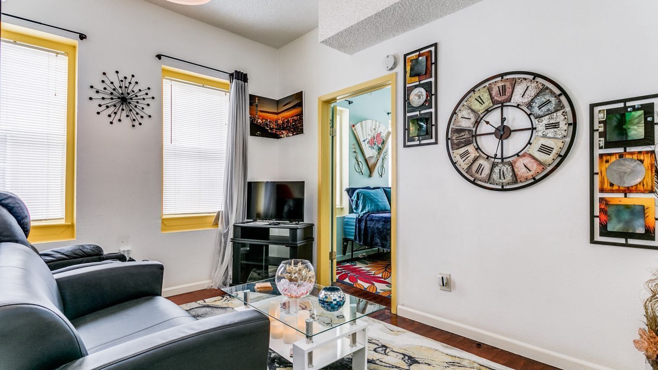 Photo of Livingroom in Government Hill