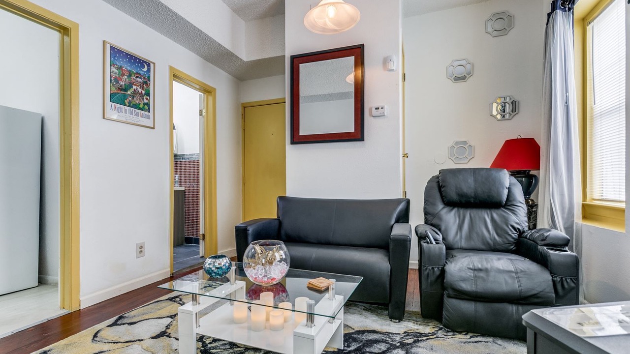 Photo of Livingroom in Government Hill