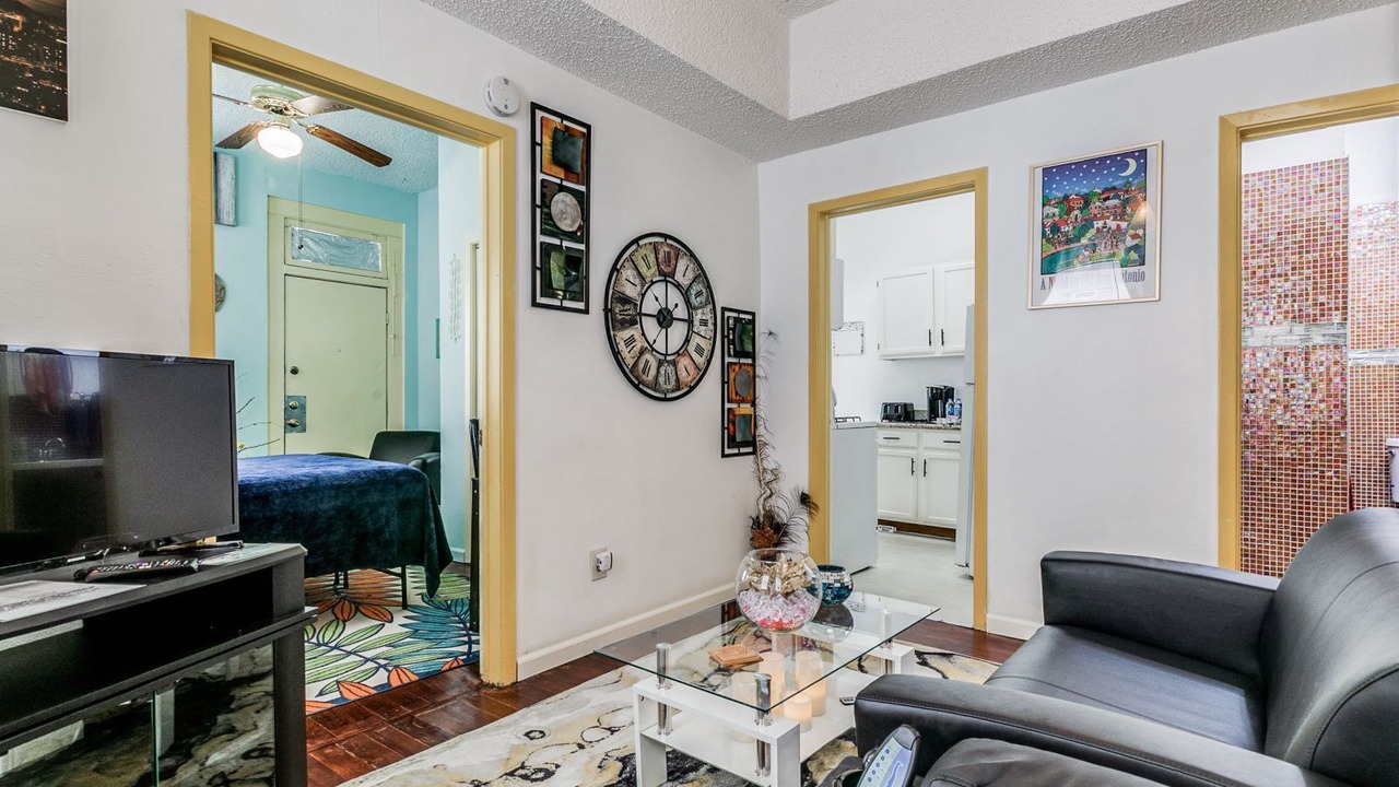 Photo of Livingroom in Government Hill