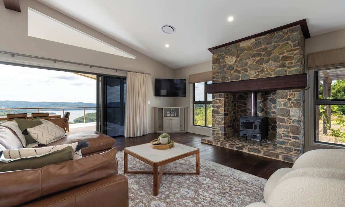 Photo of Livingroom in Balmoral Ridge