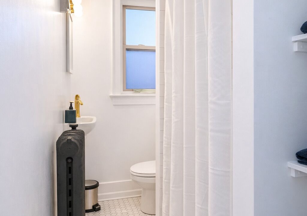 Photo of Bathroom in East Avenue