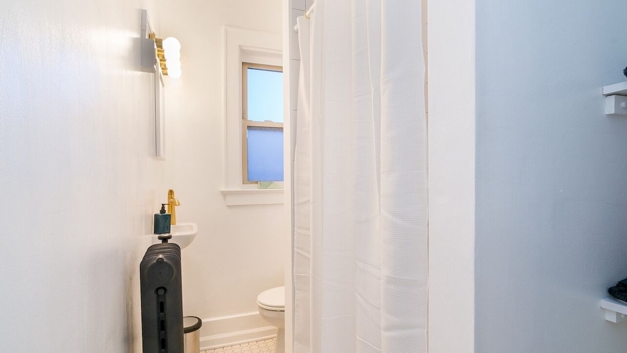 Photo of Bathroom in East Avenue