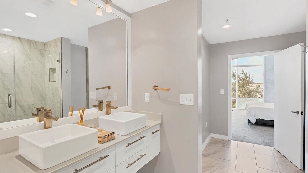 Photo of Bathroom in South Eola