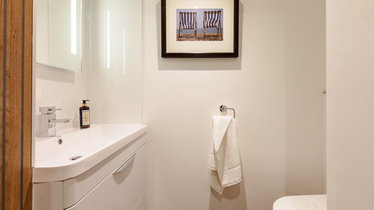 Photo of Bathroom in Maenporth