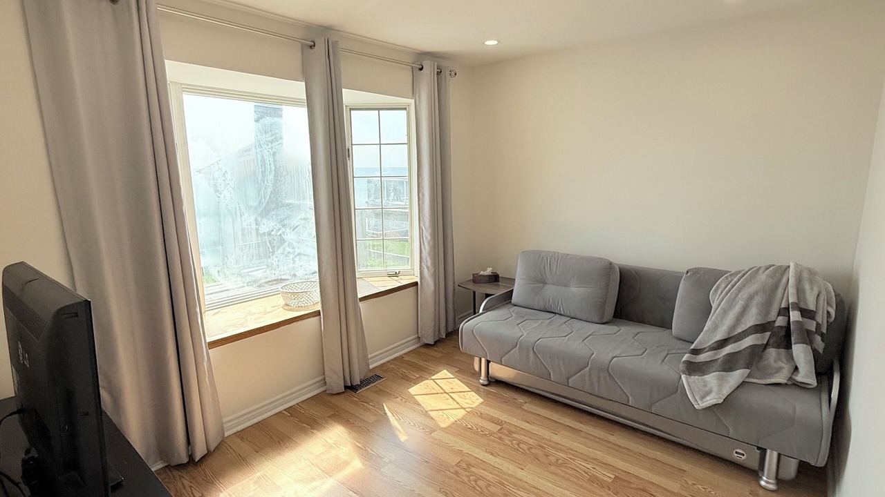 Photo of Livingroom in Oro Station