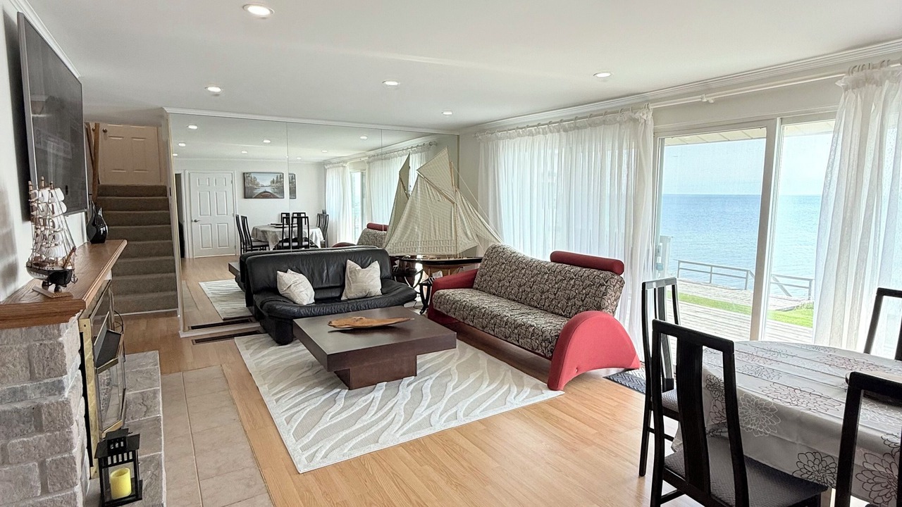 Photo of Livingroom in Oro Station