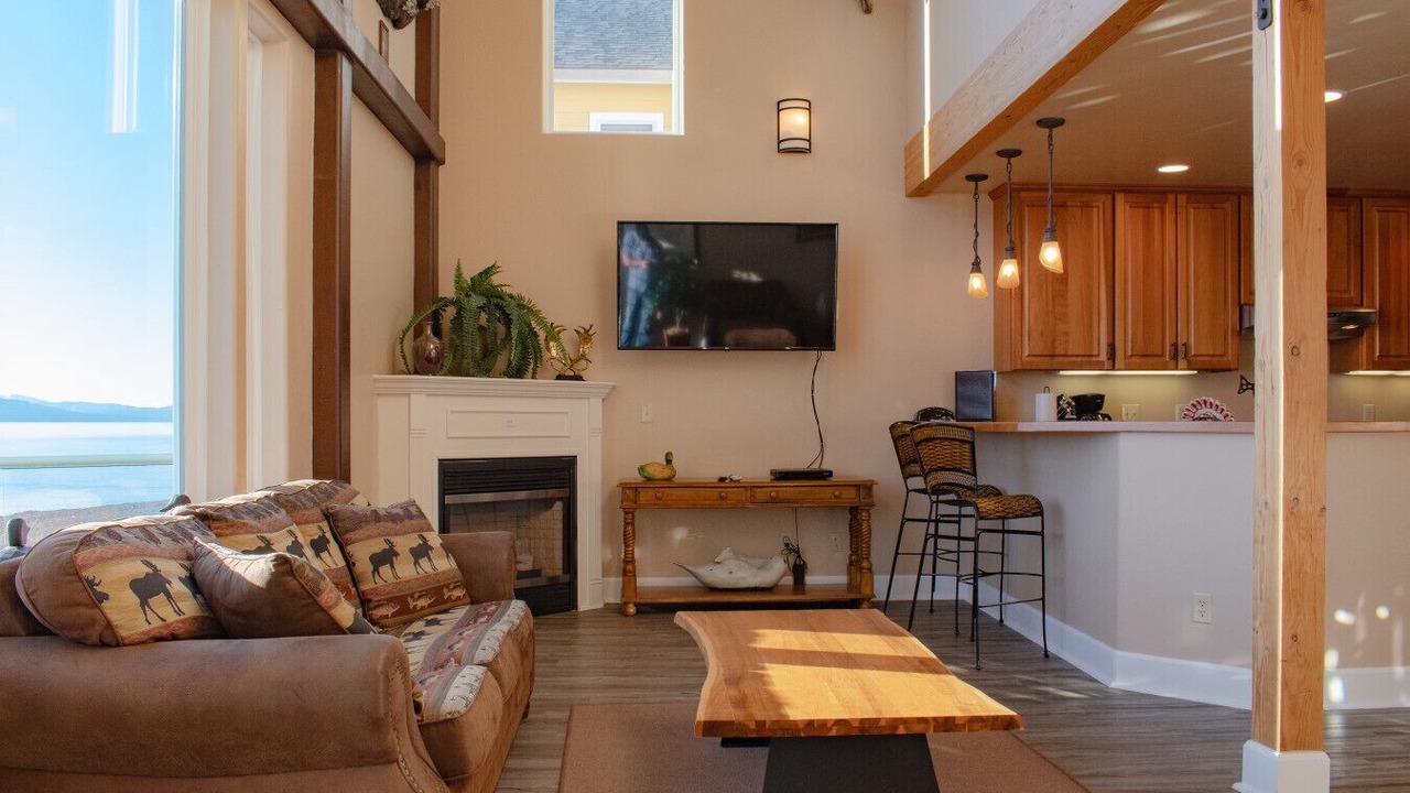 Photo of Livingroom in Homer
