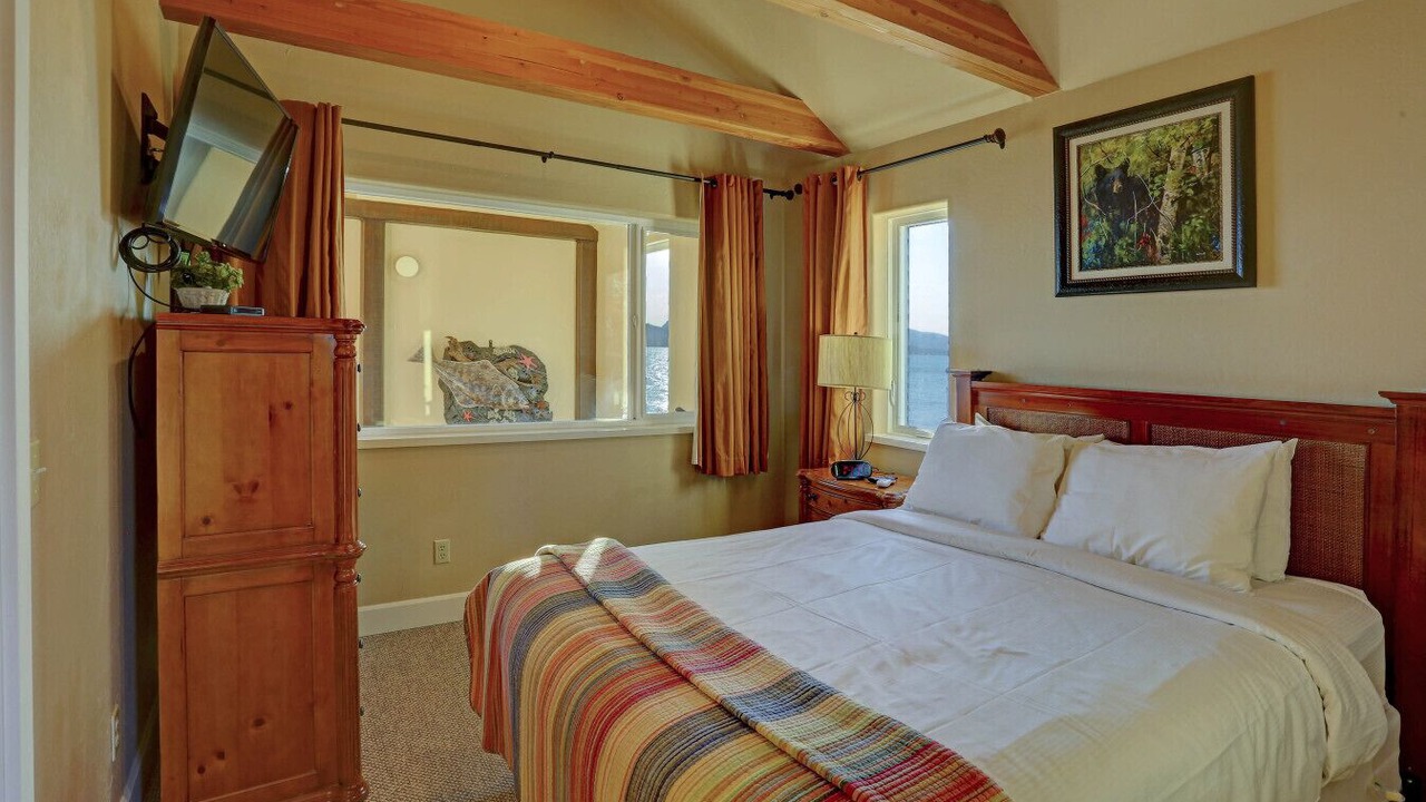 Photo of Bedroom in Homer