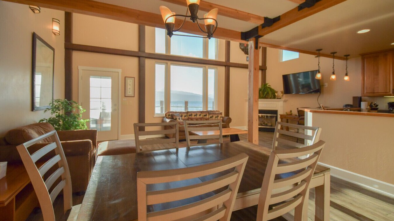 Photo of Livingroom in Homer