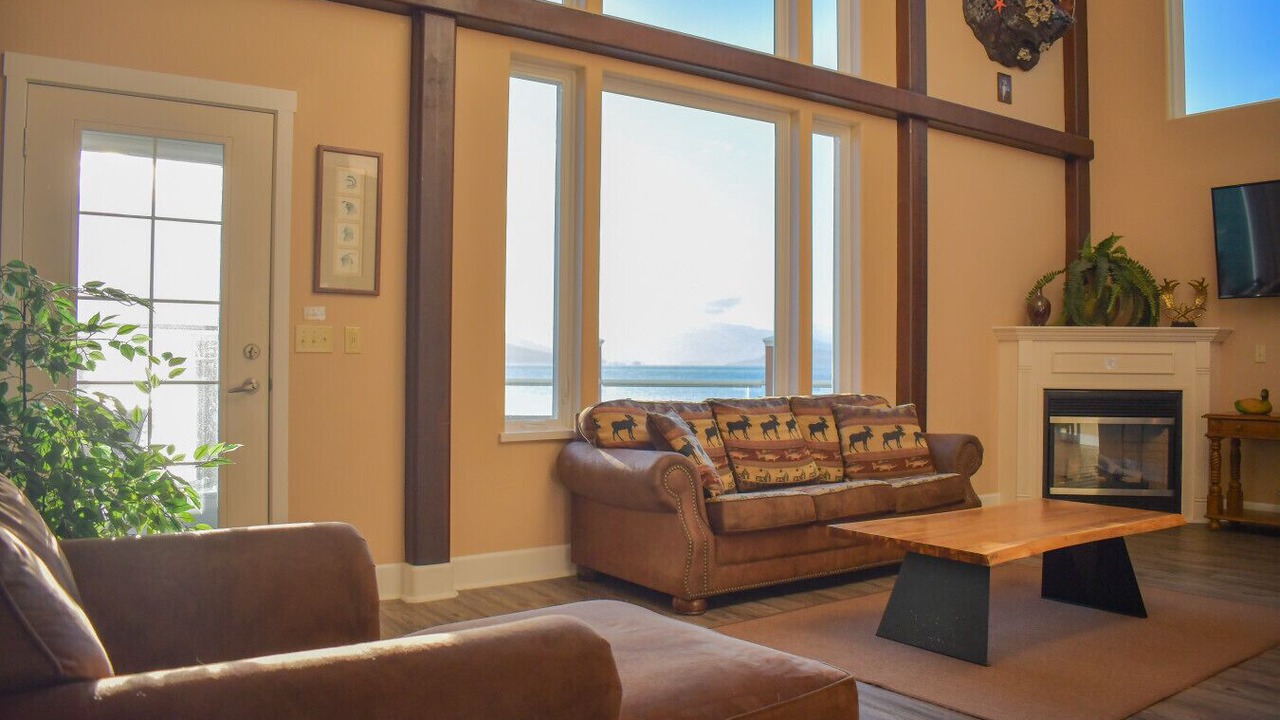 Photo of Livingroom in Homer
