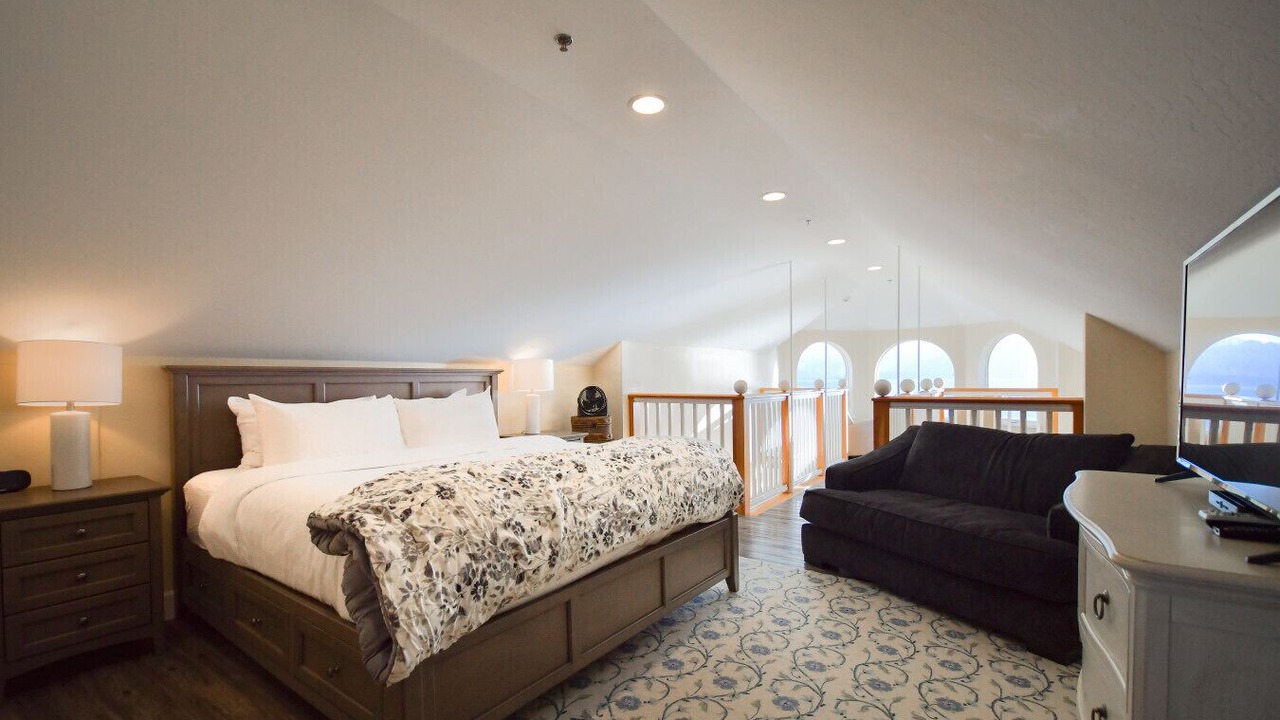 Photo of Bedroom in Homer