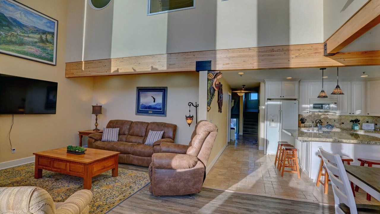 Photo of Livingroom in Homer