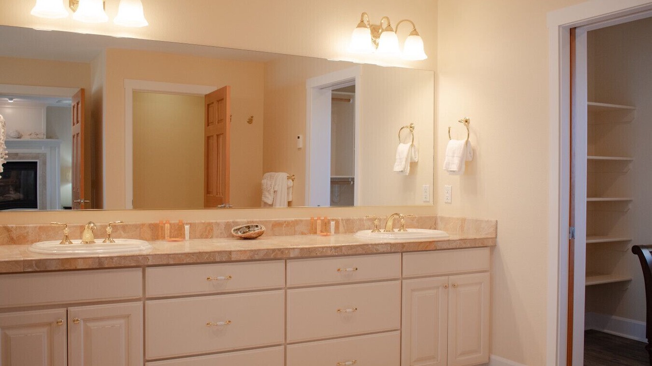 Photo of Bathroom in Homer