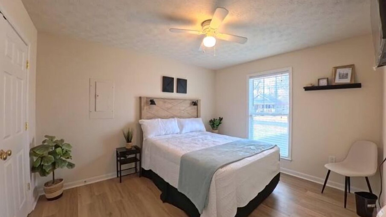 Photo of Bedroom in Issue