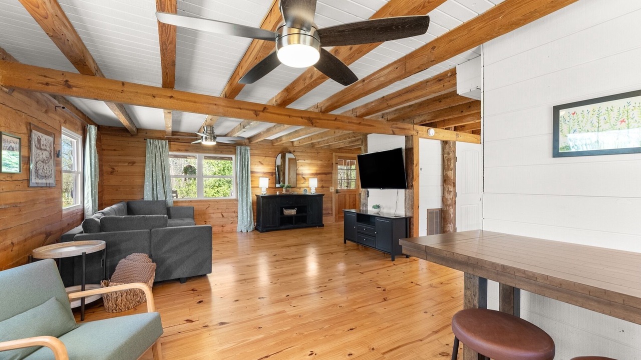 Photo of Livingroom in Gainesville