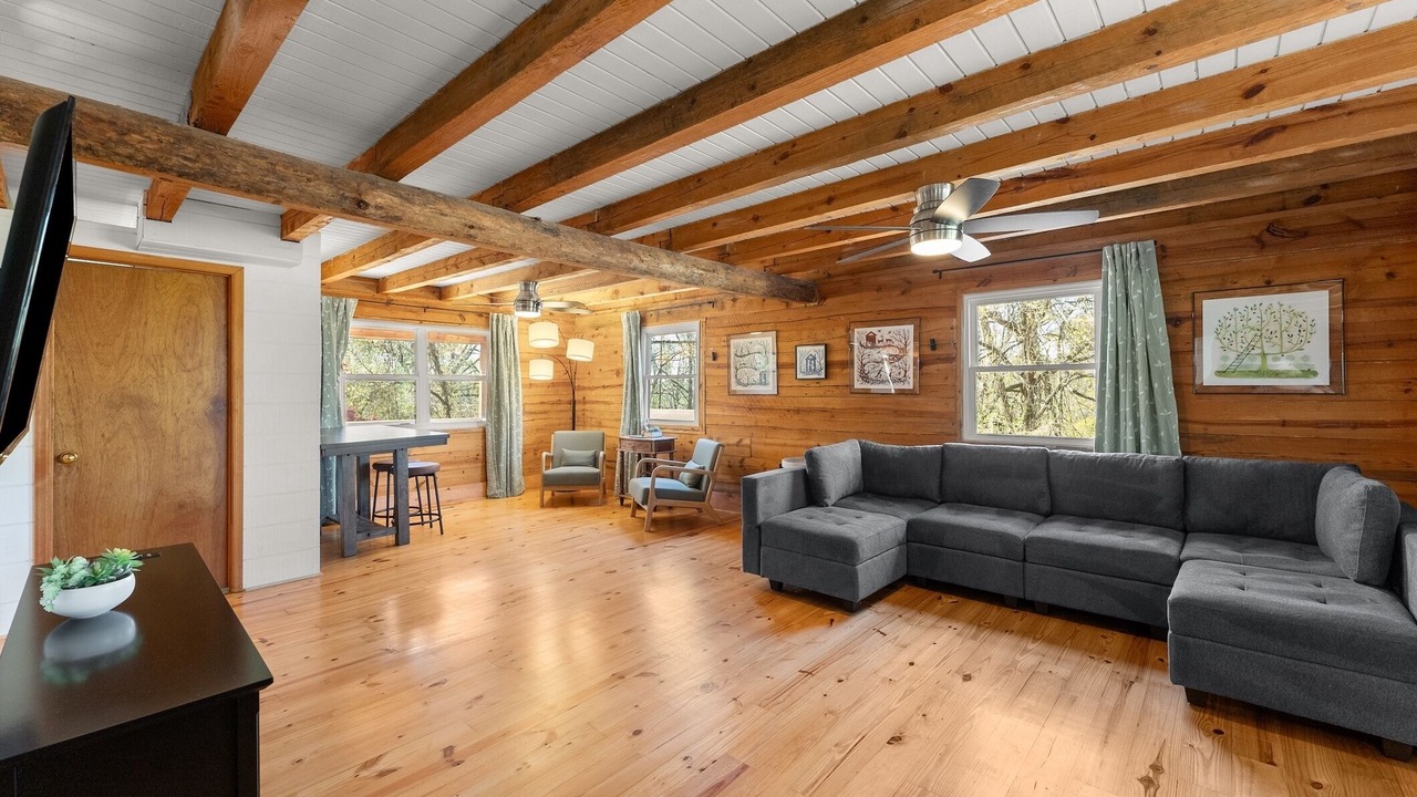 Photo of Livingroom in Gainesville