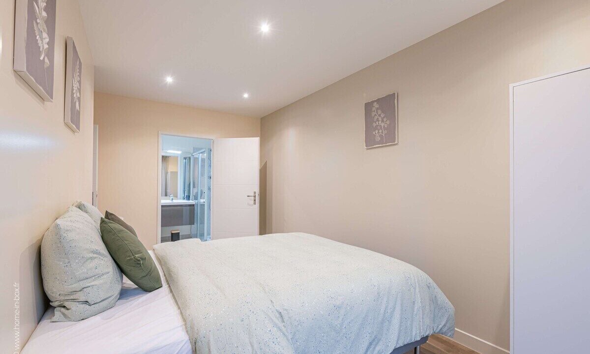 Photo of Bedroom in Clamart