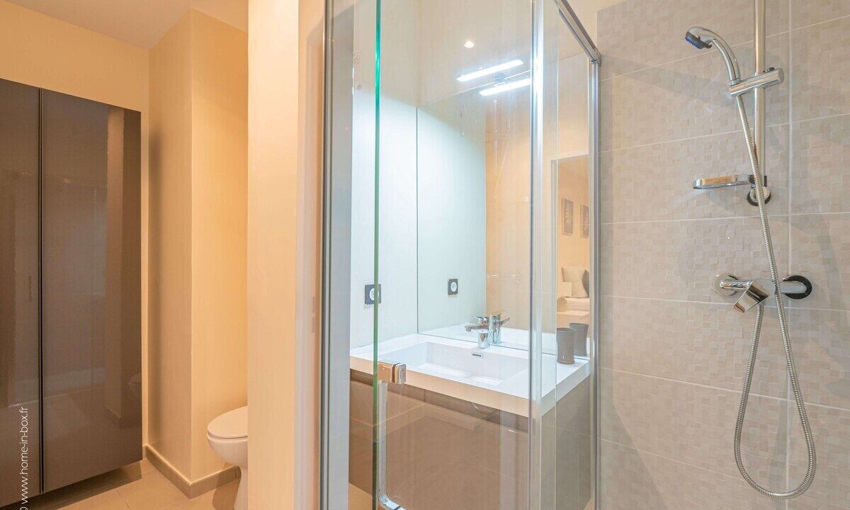 Photo of Bathroom in Clamart