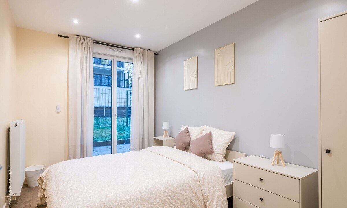 Photo of Bedroom in Clamart