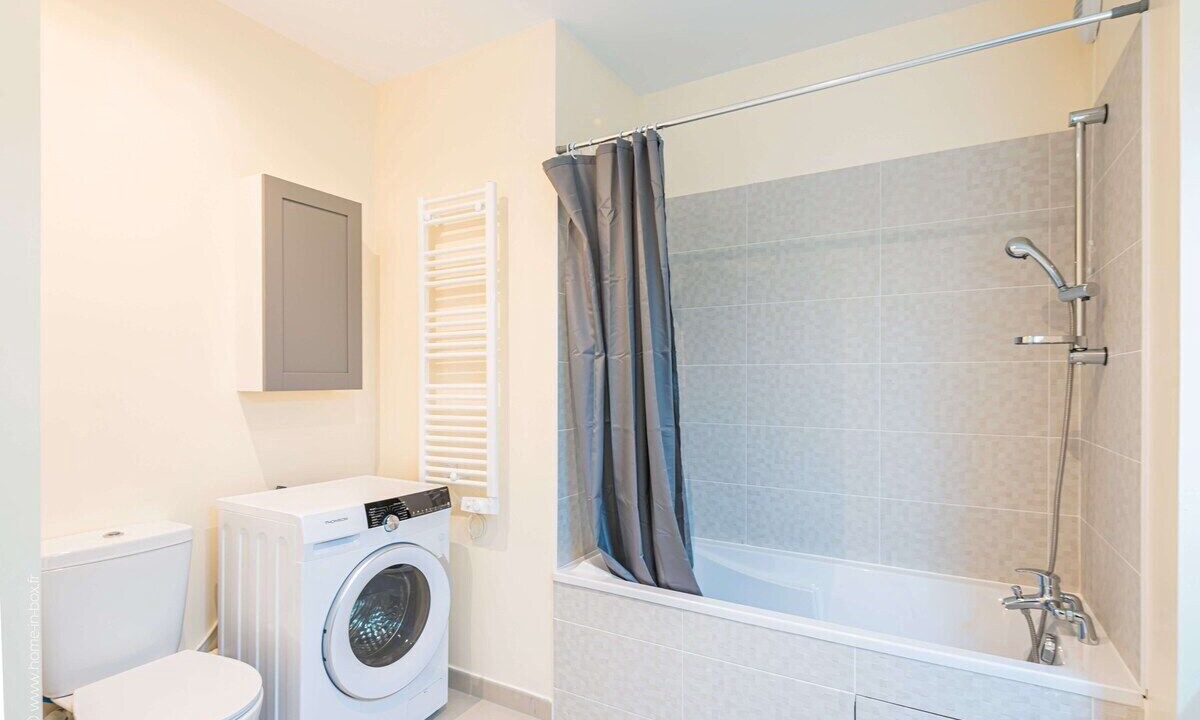 Photo of Bathroom in Clamart
