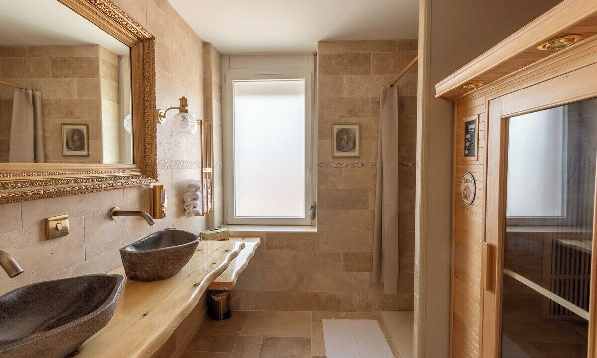 Photo of Bathroom in La Sentinelle