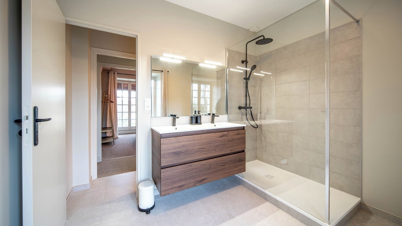 Photo of Bathroom in Dracy-le-Fort