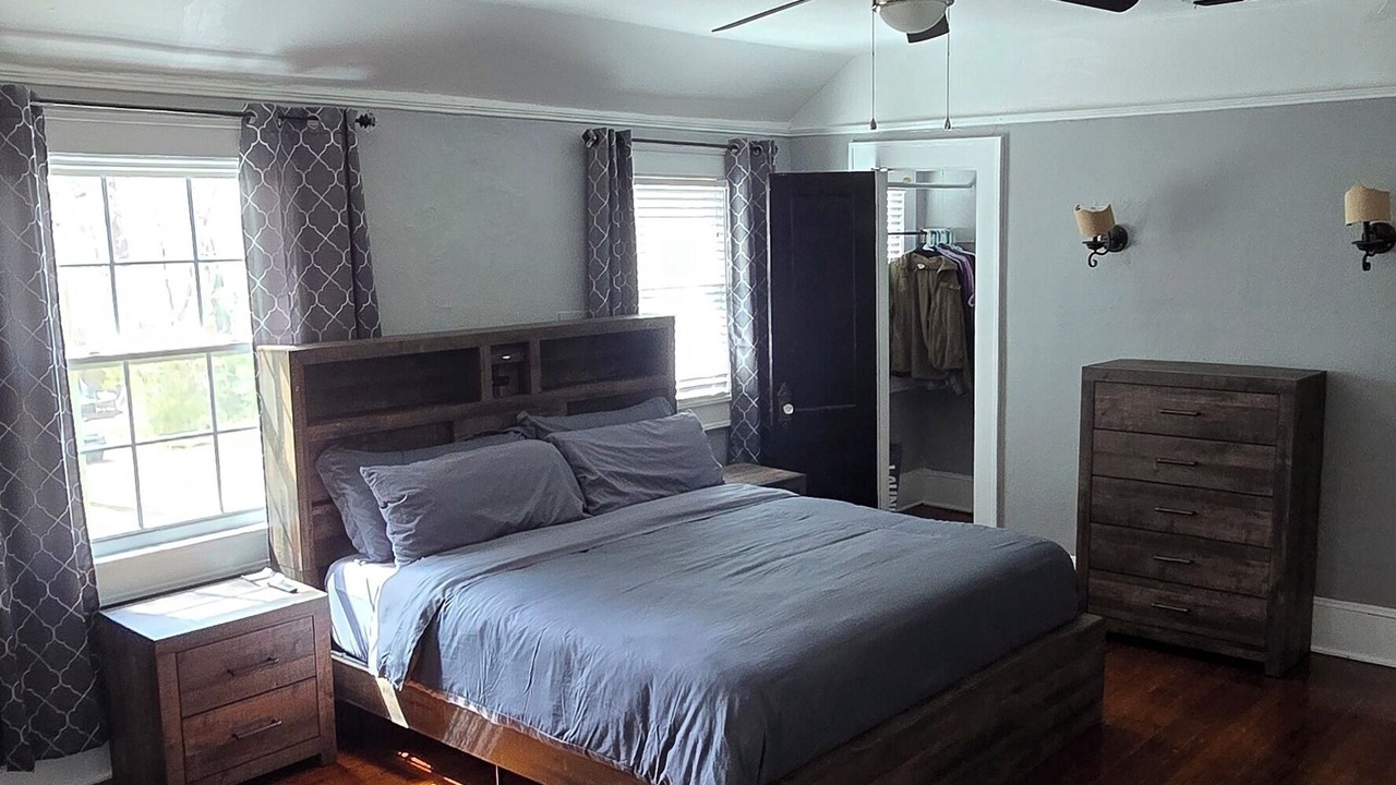 Photo of Bedroom in Fairfield Historic District