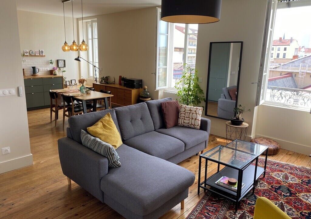 Photo of Livingroom in Republique - Tolstoi