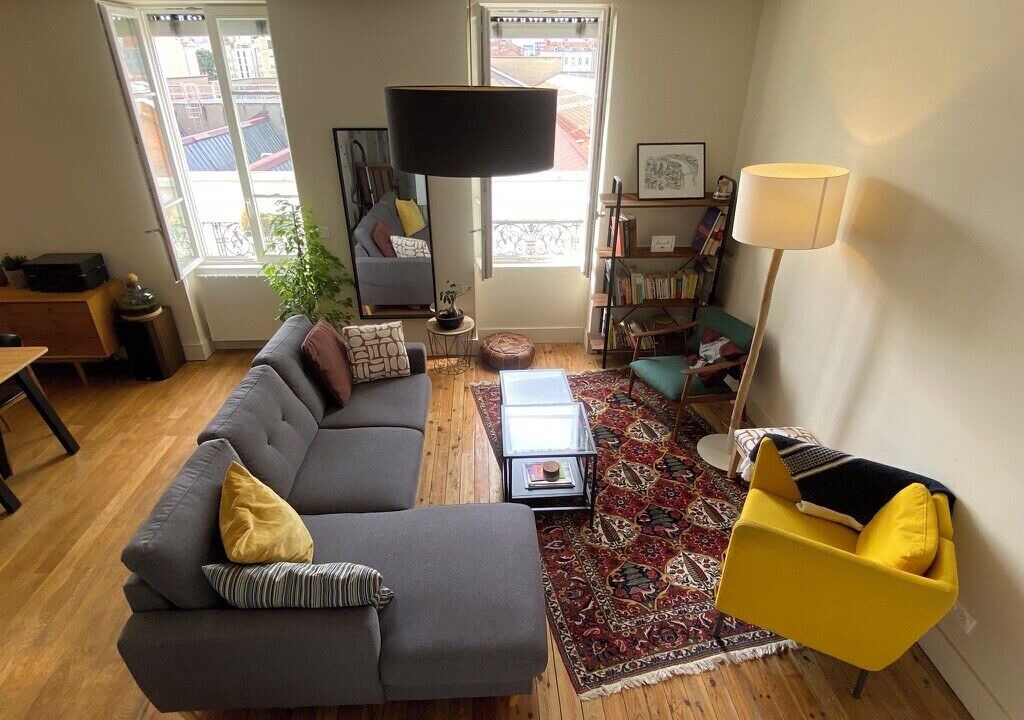 Photo of Livingroom in Republique - Tolstoi