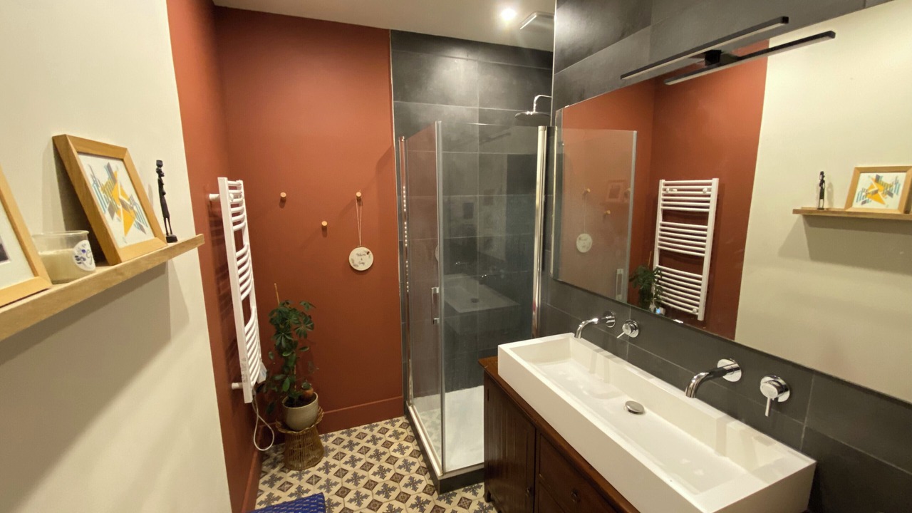 Photo of Bathroom in Republique - Tolstoi