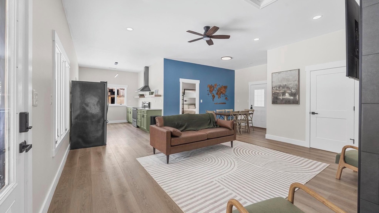 Photo of Livingroom in Shoals