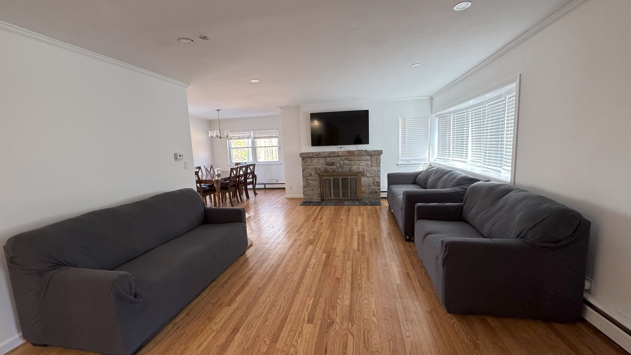 Photo of Livingroom in Northeast Yonkers