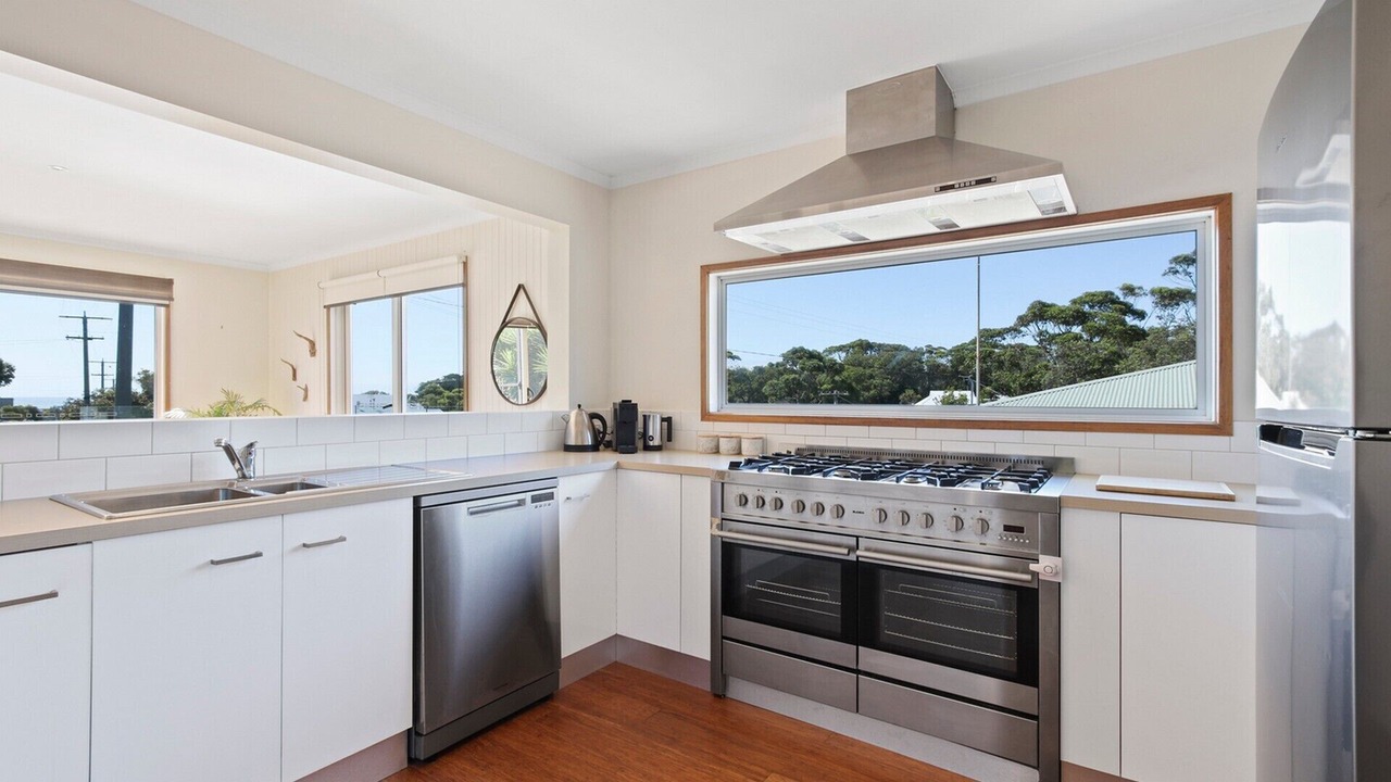 Photo of Kitchen in Lake Tyers Beach