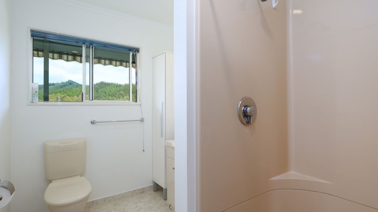 Photo of Bathroom in Ngaio Bay
